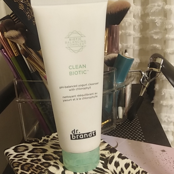 Dr.Brandt Clean Biotic Cleanser - Picture 1 of 3